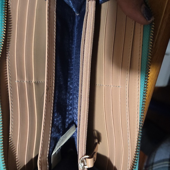 KATE SPADE WELLESLEY NEDA ZIP AROUND WALLET GREAT USED CONDITION - Picture 4 of 13
